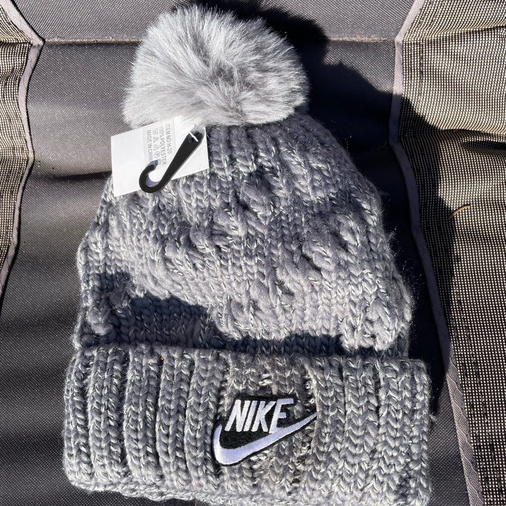 NWT Gray Nike beanie hat w Pom Pom